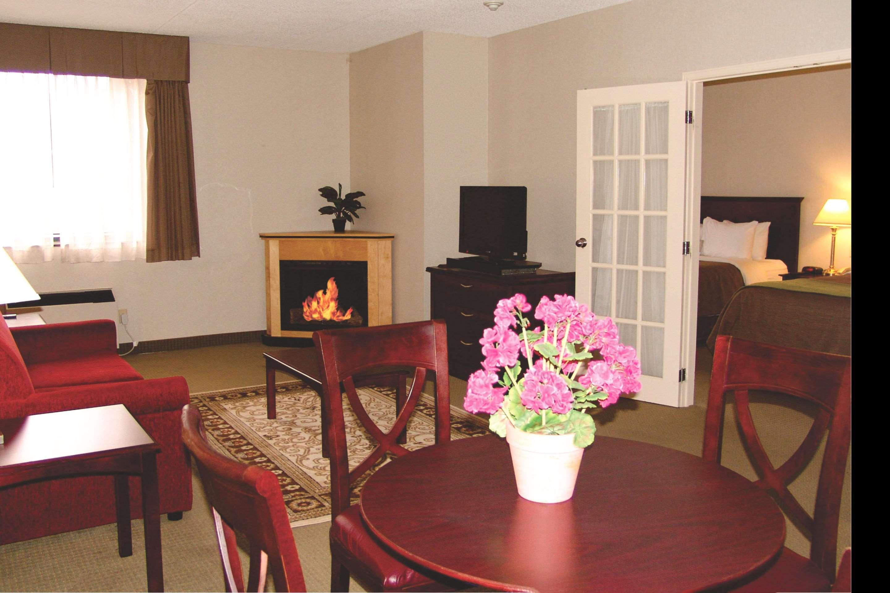 Comfort Inn & Suites Barrie Esterno foto