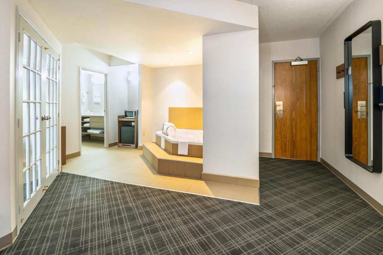 Comfort Inn & Suites Barrie Esterno foto