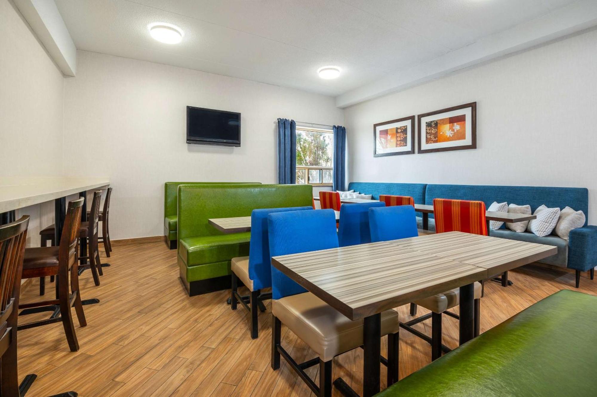 Comfort Inn & Suites Barrie Esterno foto