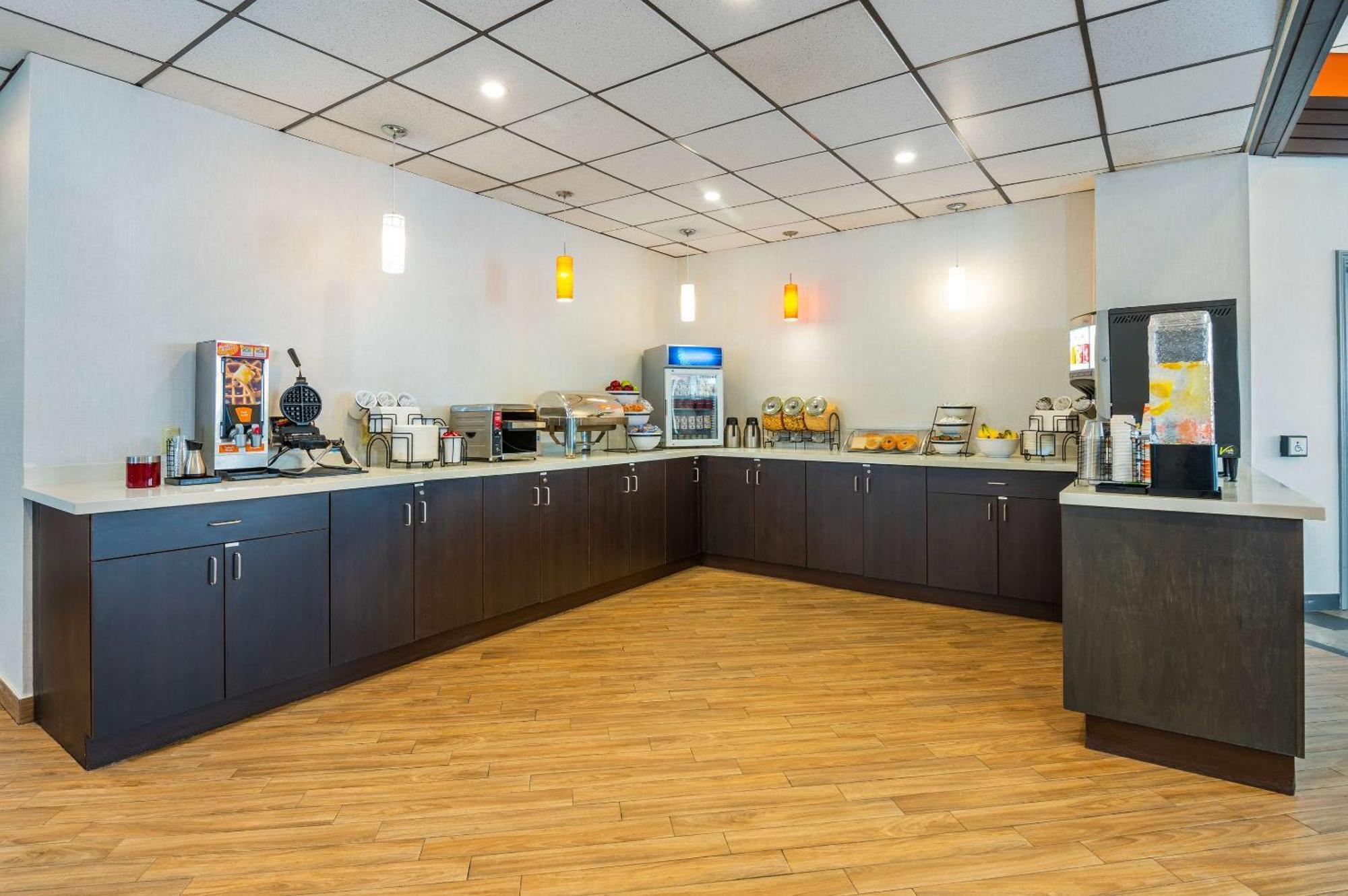 Comfort Inn & Suites Barrie Esterno foto