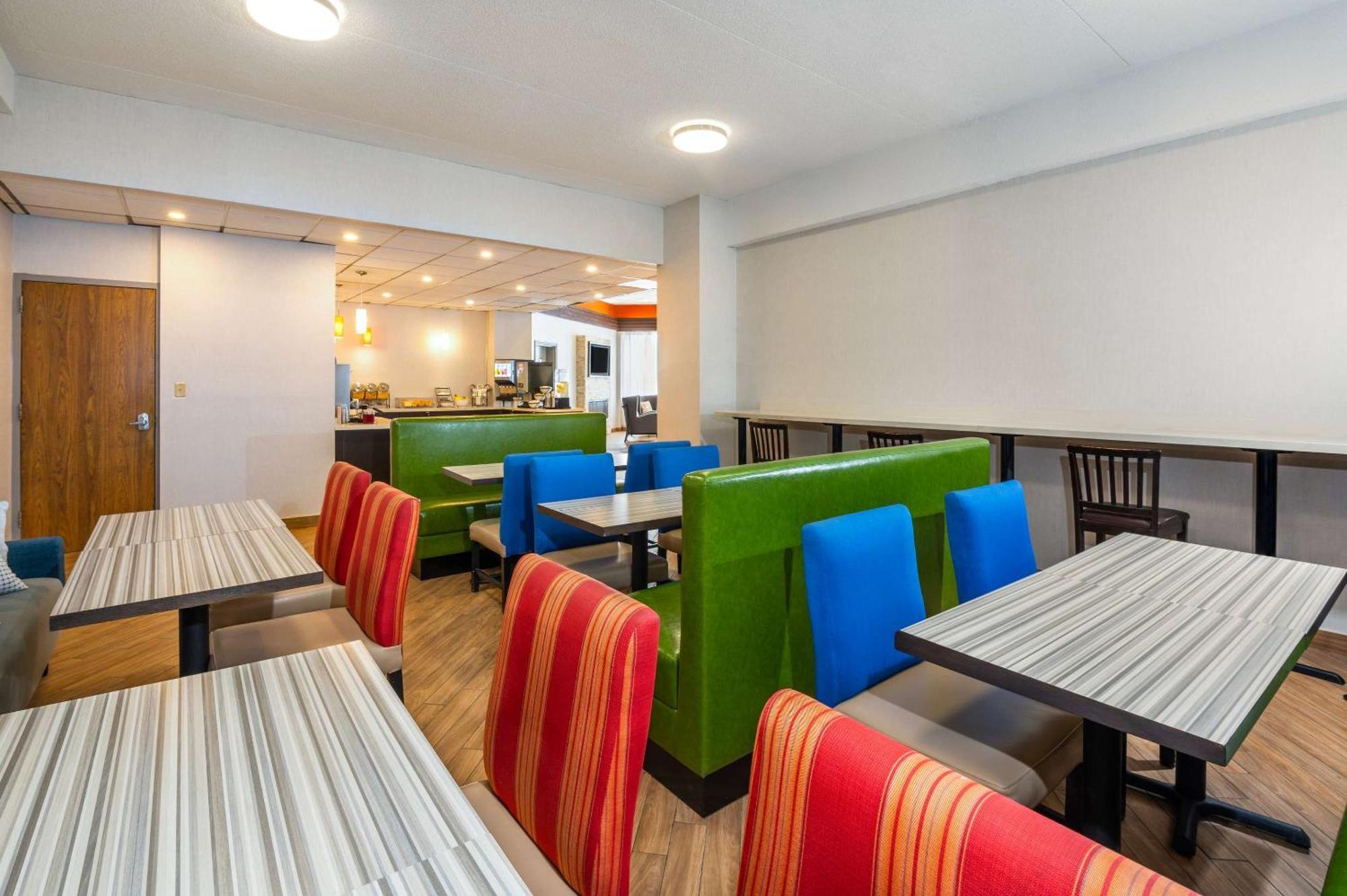 Comfort Inn & Suites Barrie Esterno foto