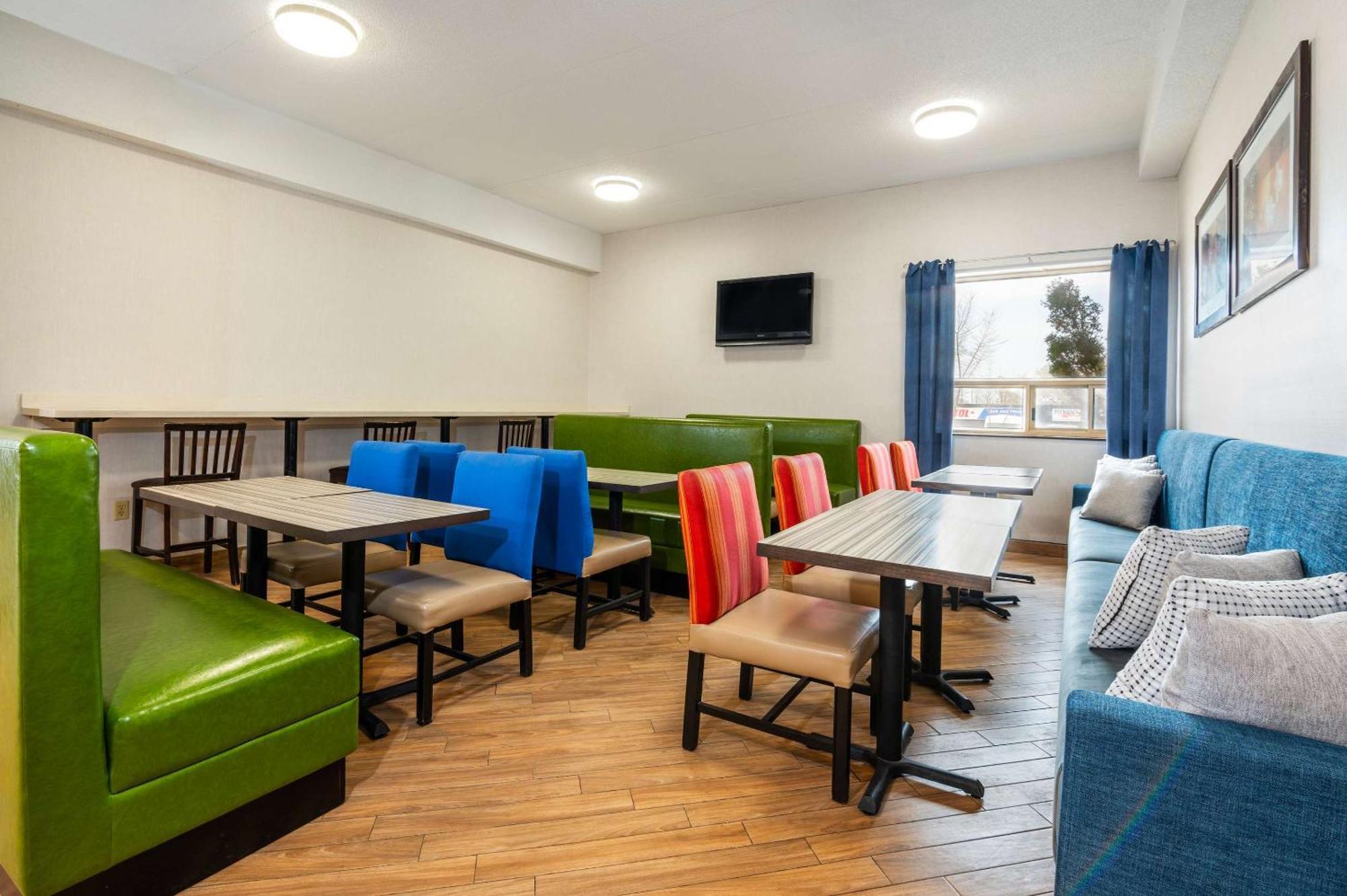 Comfort Inn & Suites Barrie Esterno foto