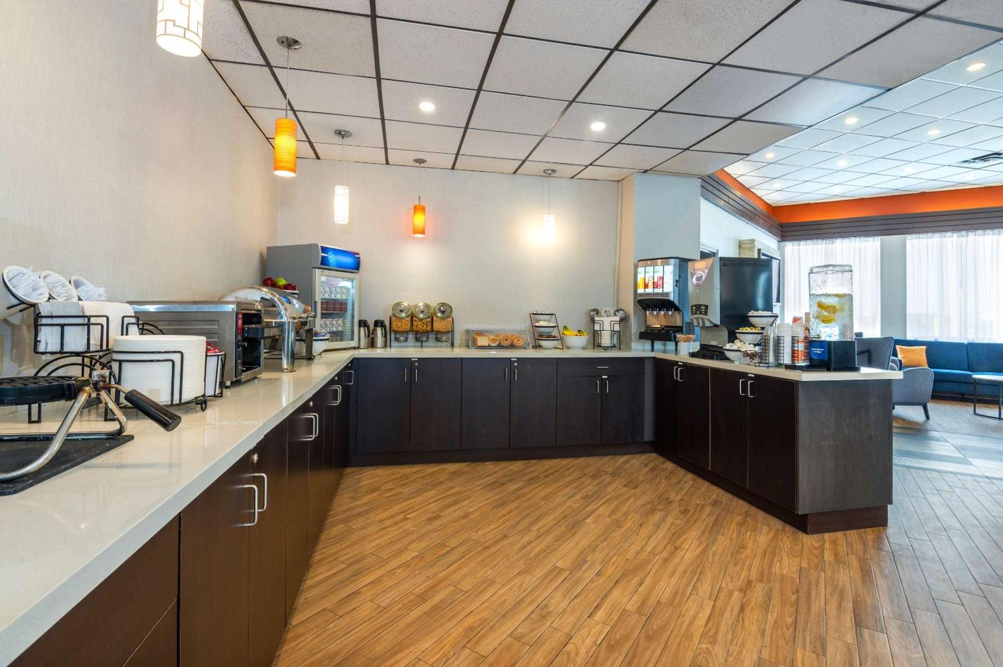 Comfort Inn & Suites Barrie Esterno foto