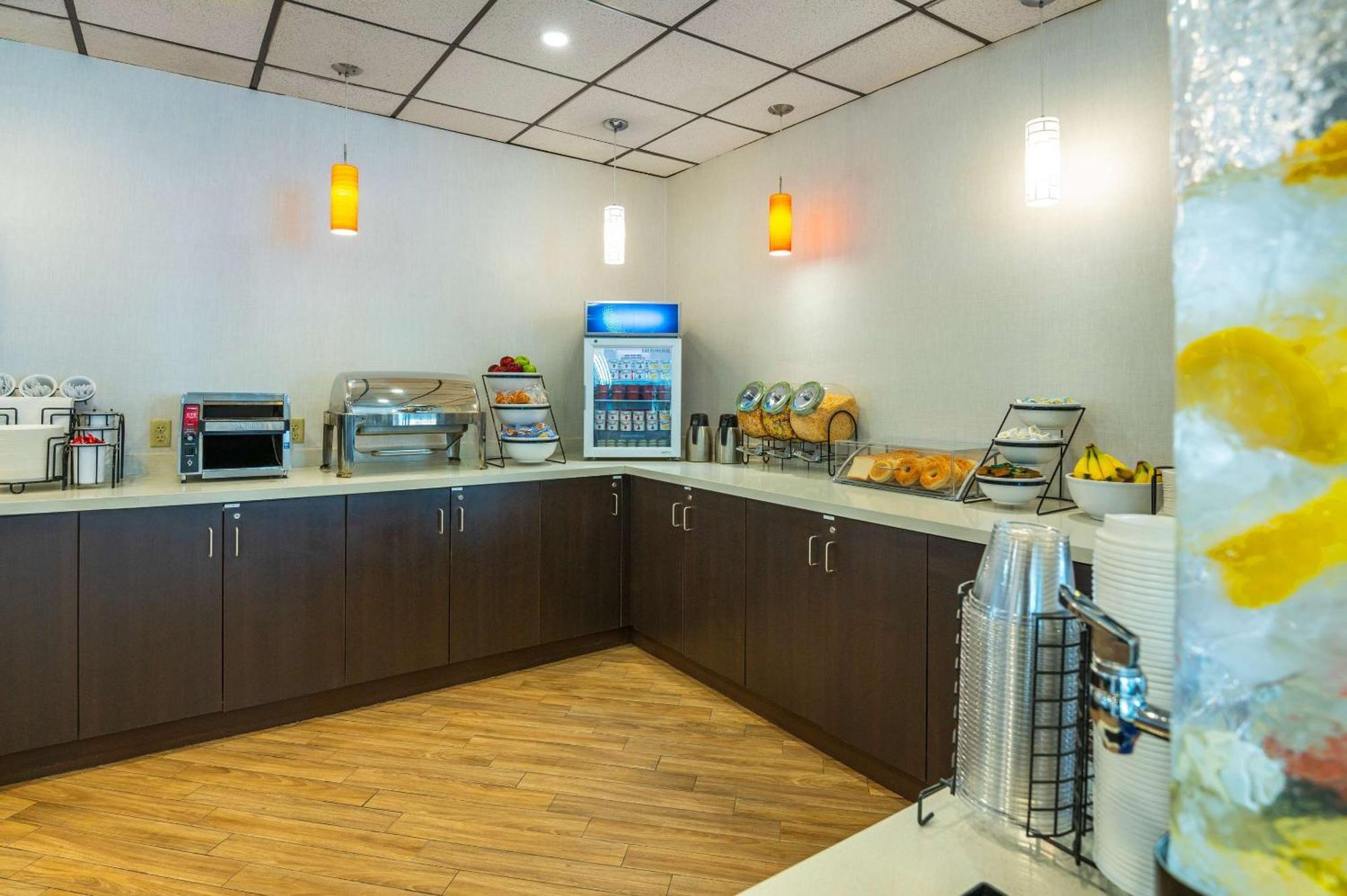 Comfort Inn & Suites Barrie Esterno foto