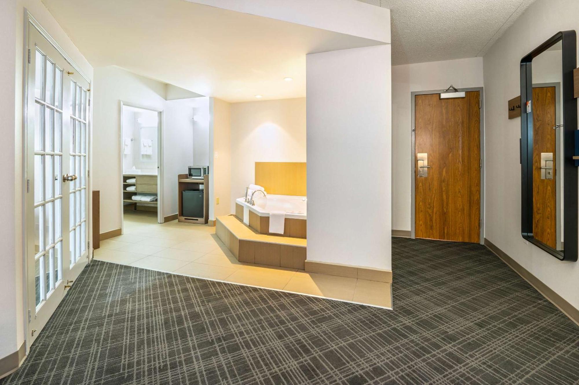 Comfort Inn & Suites Barrie Esterno foto